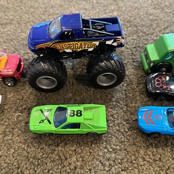Cars/Trucks Lot Transformer - Picture 14 of 15